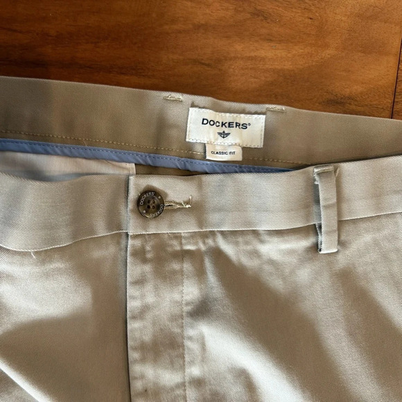 Dockers Classic Fit Signature Tan Khaki Lux Cotton Stretch
Pants size 38x30 - Picture 4 of 6